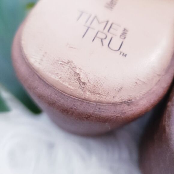 TimeĀ and Tru Women's Studded Wooden Bow Memory FoamāBrown Clogs - Picture 13 of 14